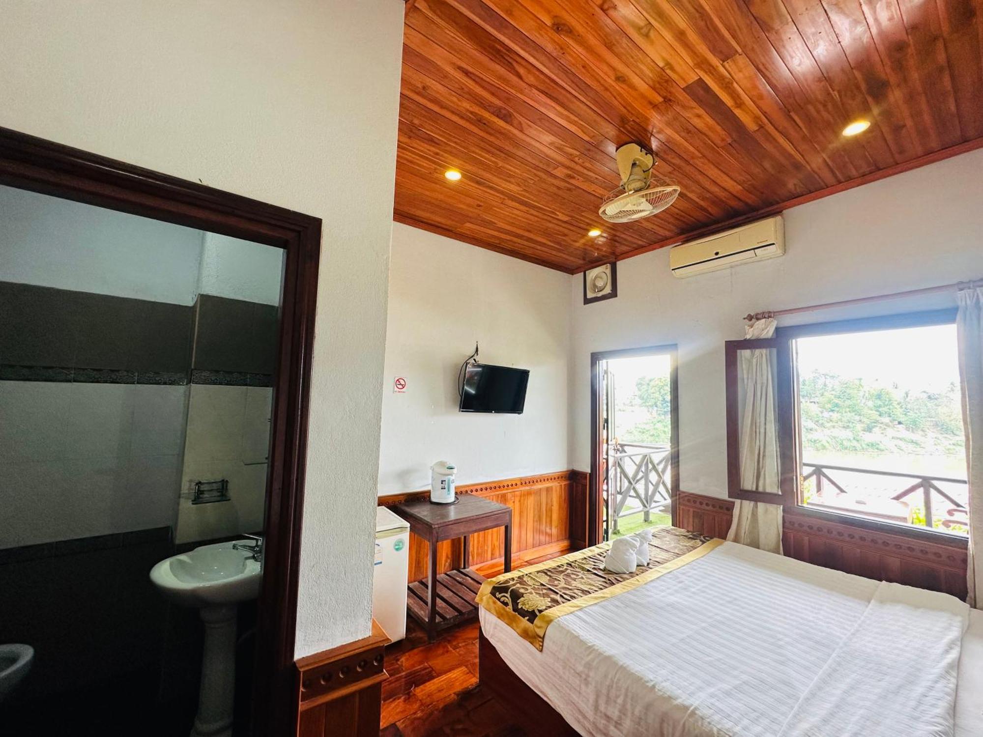 Kingkham Riverside Hotel Luang Prabang Ngoại thất bức ảnh